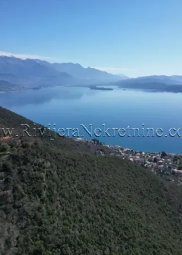 Land plot for sale in Baošići