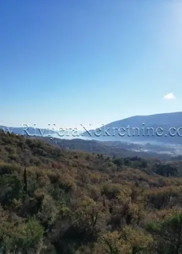 Парцела на продају у Мојдеж