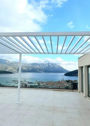Penthouse for sale in Budva
