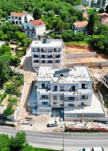 Immobilie im Bau zum Verkauf in Dobrota