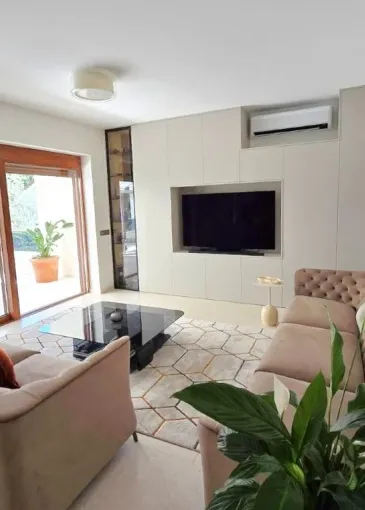 Villa en venta en Rijeka Reževići
