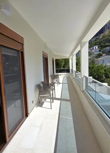 Villa en venta en Rijeka Reževići
