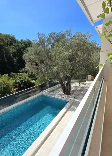 Villa en venta en Rijeka Reževići