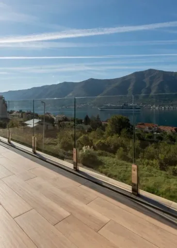 Villa for sale in Dobrota