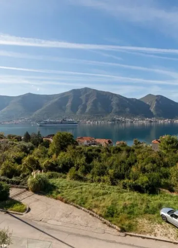 Villa for sale in Dobrota