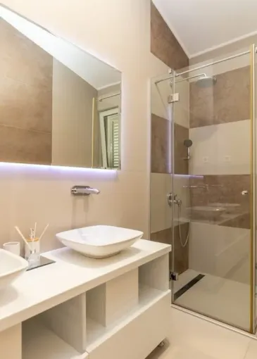 Villa for sale in Dobrota