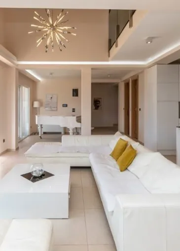 Villa for sale in Dobrota