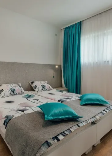 Villa for sale in Njivice