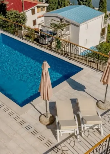 Villa for sale in Njivice