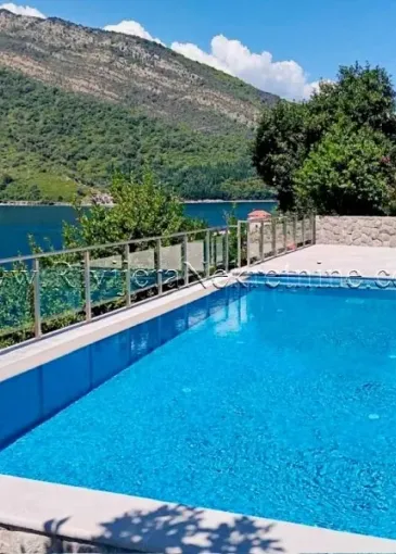 Villa for sale in Lepetane