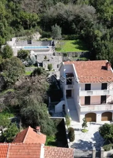 Villa for sale in Lepetane