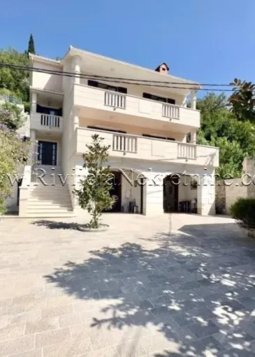 Villa for sale in Lepetane