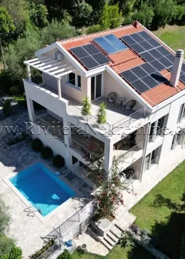 Villa for sale in Kumbor