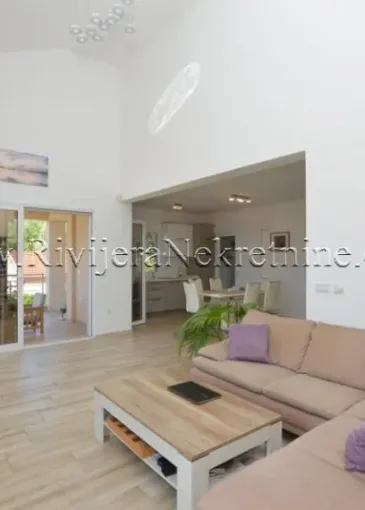 Villa for sale in Kumbor