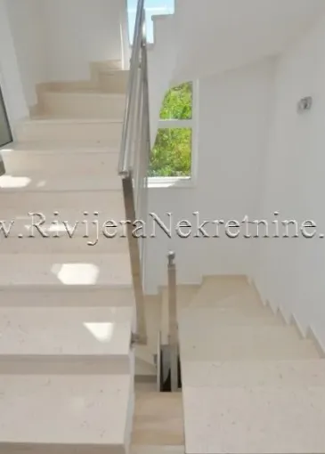 Villa for sale in Kumbor