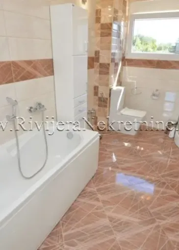 Villa for sale in Kumbor