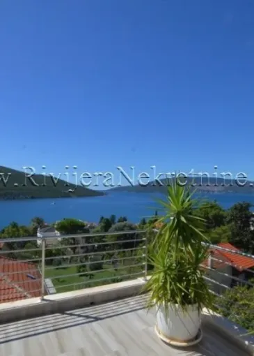 Villa for sale in Kumbor