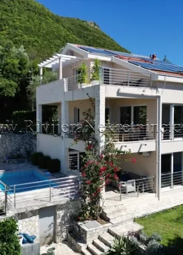 Villa for sale in Kumbor