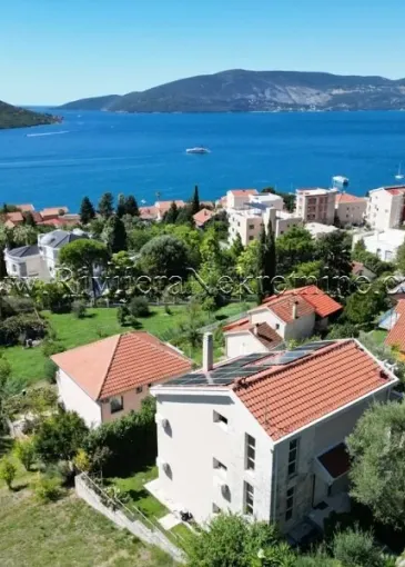 Villa for sale in Kumbor