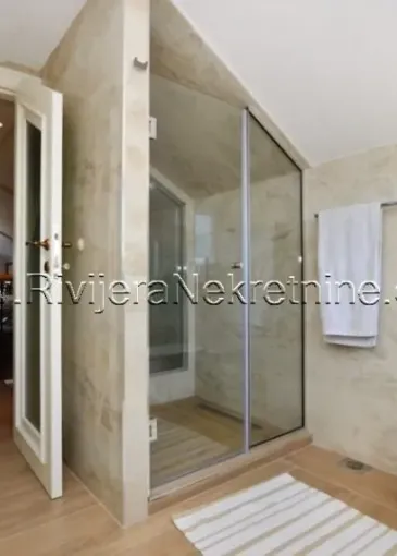 Villa for sale in Bijela