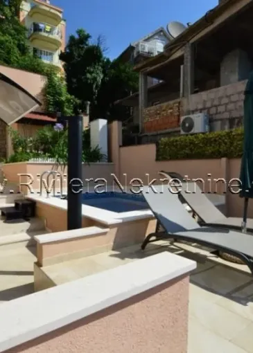 Villa for sale in Bijela