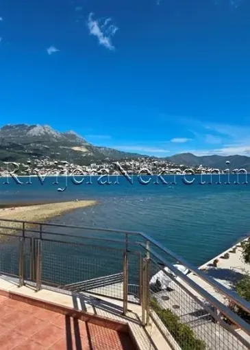 Villa for sale in Njivice