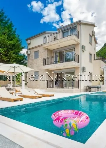 Villa for sale in Stoliv