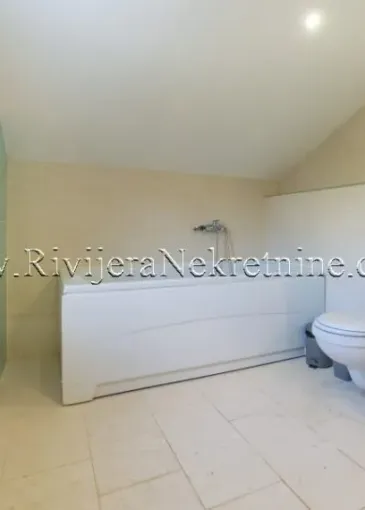 Villa for sale in Stoliv