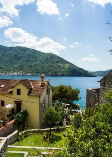 Villa for sale in Perast