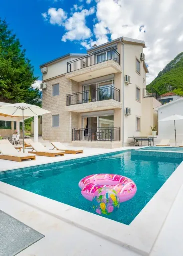 Villa for sale in Stoliv