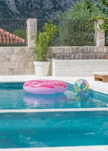 Villa for sale in Stoliv