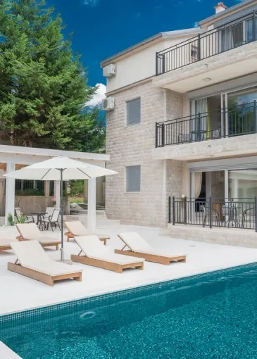 Villa for sale in Stoliv