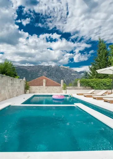 Villa for sale in Stoliv