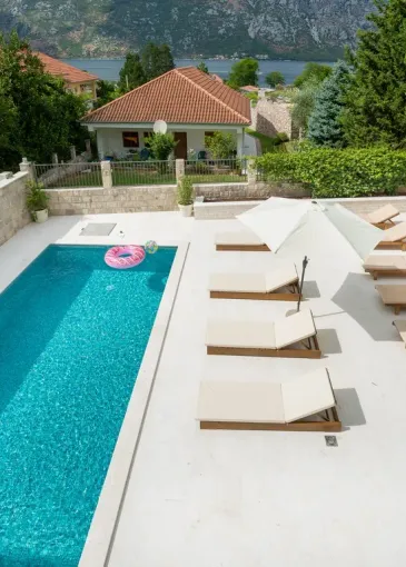 Villa for sale in Stoliv