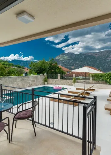 Villa for sale in Stoliv