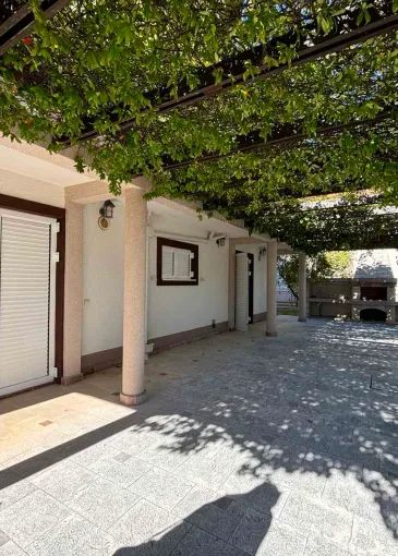 Villa for sale in Radovići