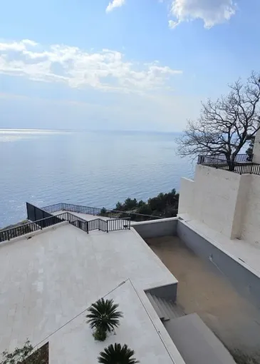 Villa for sale in Krstac