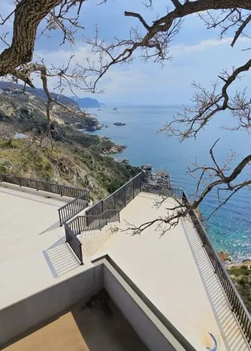 Villa for sale in Krstac